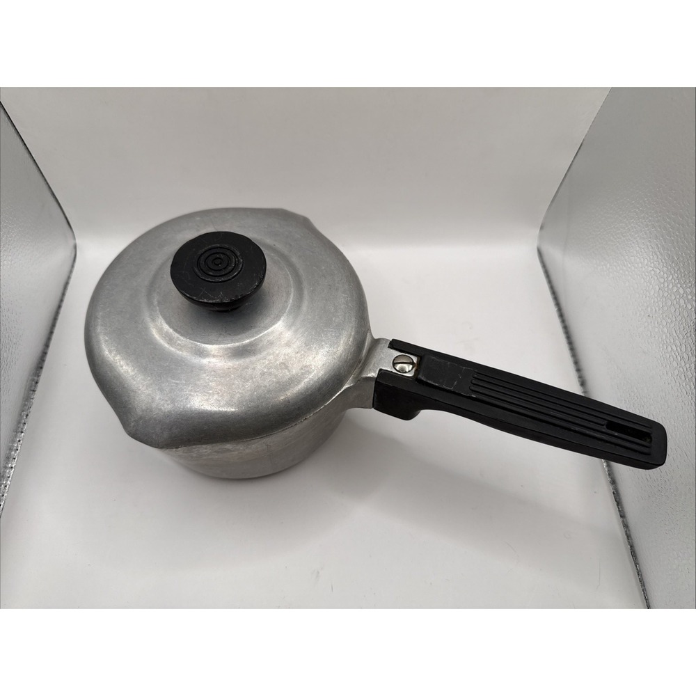 Wagner Ware Sidney Magnalite Saucepan With Lid 1.5 Quart 4681 1/2M Double Spout-